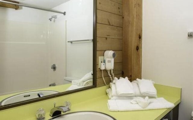 Snowy Owl Inn And Resort