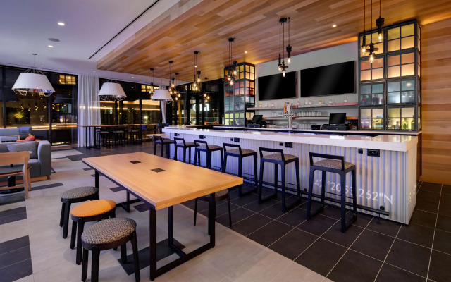 Hyatt Place Boston/Seaport District