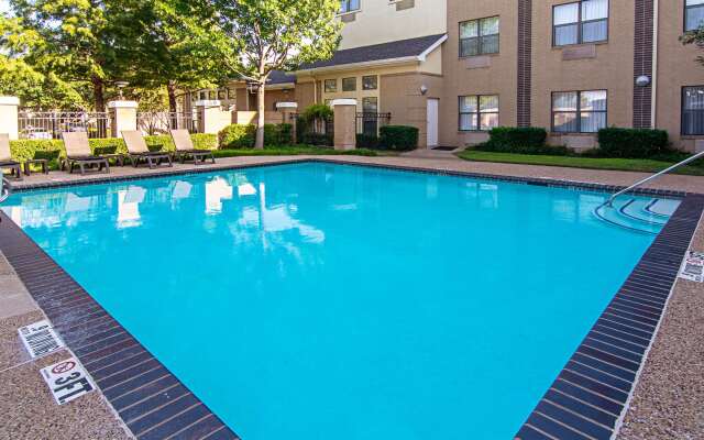 Comfort Suites NW Dallas Near Love Field