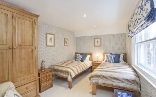 Flat 1 Blue Bridge Court