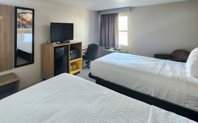 Days Inn by Wyndham Lafayette Scott