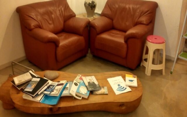 Life Guesthouse - Hostel