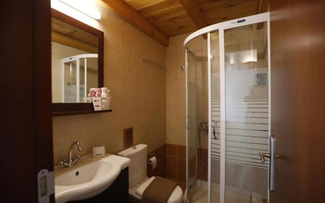 Ontas by Praxithea Traditional Home