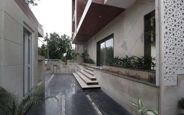 Hotel ELite Millennium City Gurgaon