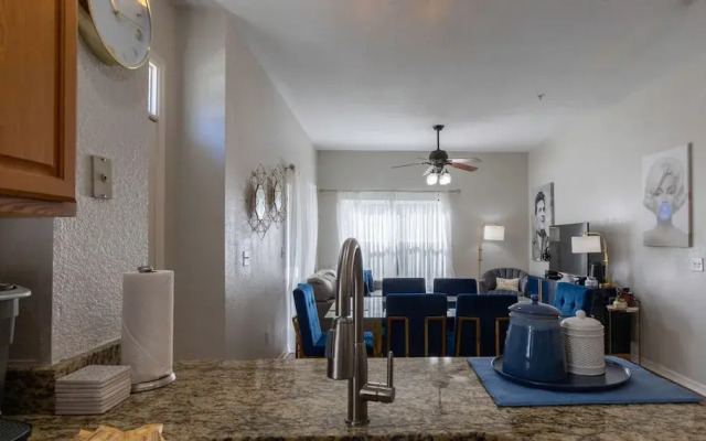 Amazing Family Townhouse Minutes From the Parks