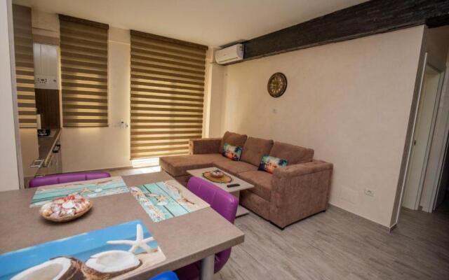 Golden Apartment 2