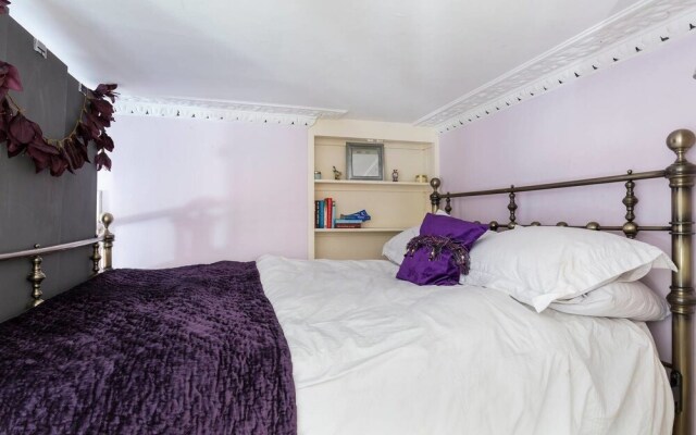 Cosy & Chic Nest 2min From Clapham Common Tube!