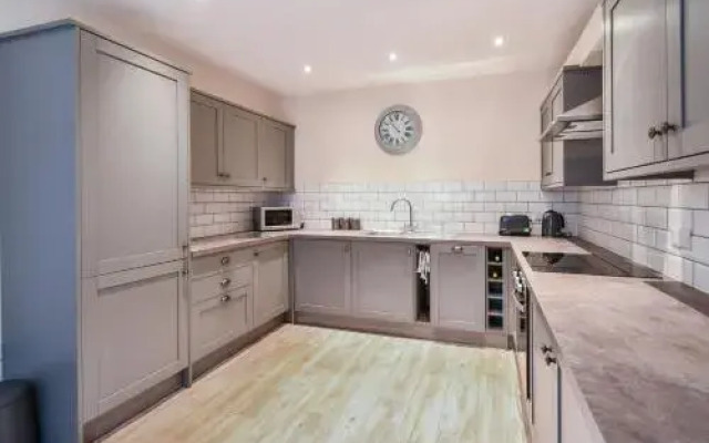 2 Ascot Mews - The Den York