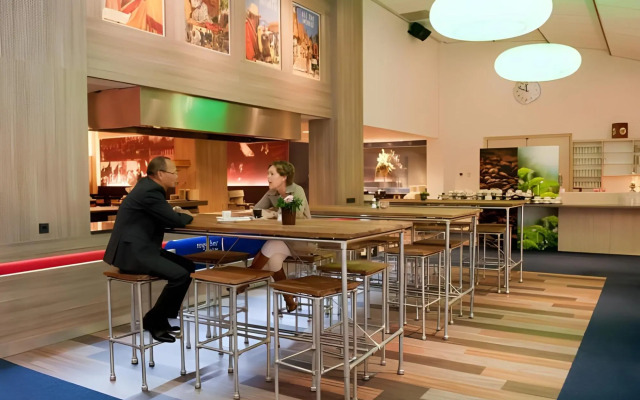 50/50 Hotel Belmont