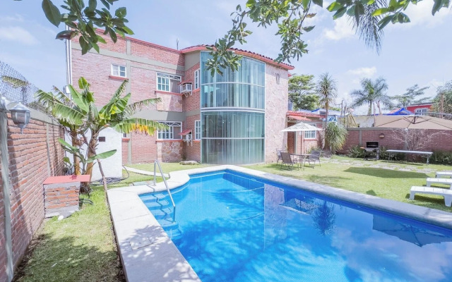 New Family House. Pool & BBQ Area