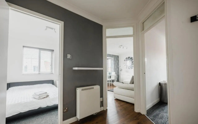 Hullidays - 'Old School Penthouse' Trinity Square