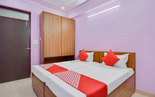 OYO Flagship 80569 Hotel Rishabh Inn