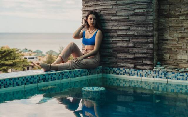 The Palms Resort & Bar