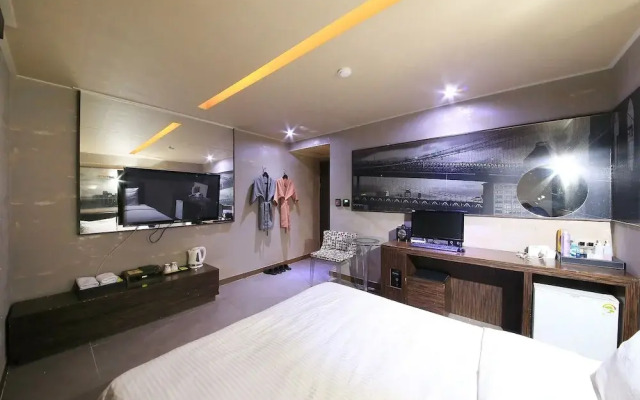 IMT 1 Hotel Wolgot