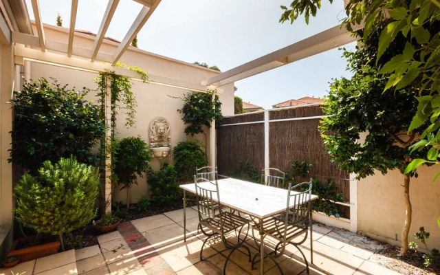 JASMINE, 2BDR Port Melbourne House