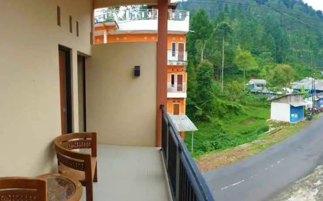 Hollymoon Sekar Ayu Hotel