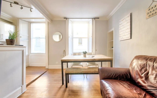 Perfect Location! - Charming Rose St Apart for 4