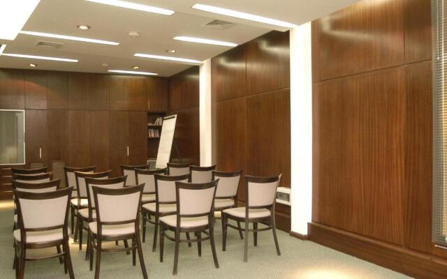 Camberland Resort & Suites Pilar