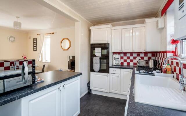 MPL Apartments - Woodside House by Harry Potter Studios