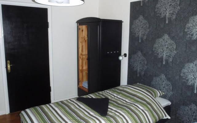 Gustav Bed & Kitchenette