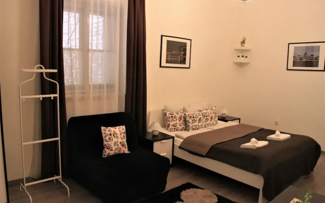 Duna Szecsi Apartmant