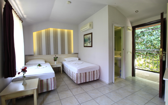 Leda Beach Hotel