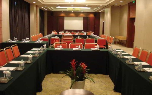 Holiday Inn Central Plaza