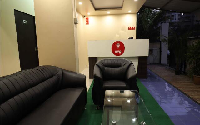 OYO 10680 Hotel Royal Inn