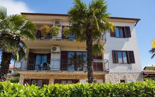 Cozy Apartment in Malinska near Sea