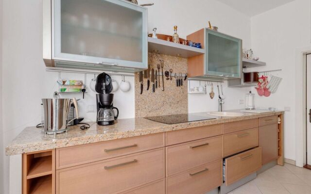 Lavish Castle in Riedenburg with Garden near Lake