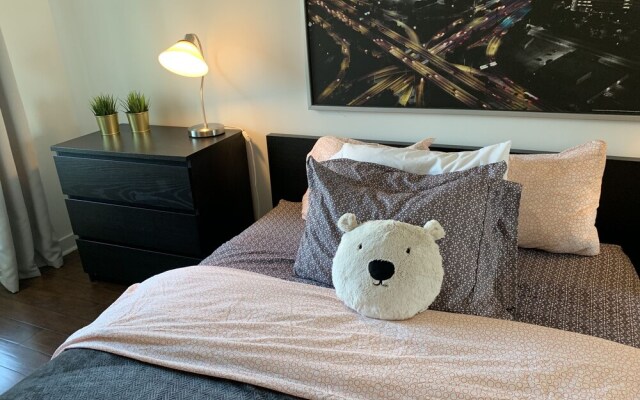 Room near Blue Jays CN Tower
