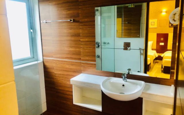Hotel 91 By Vivid Golf Course Road