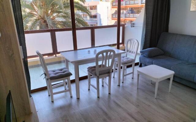 Sunny Apartment Australia by Yumbo