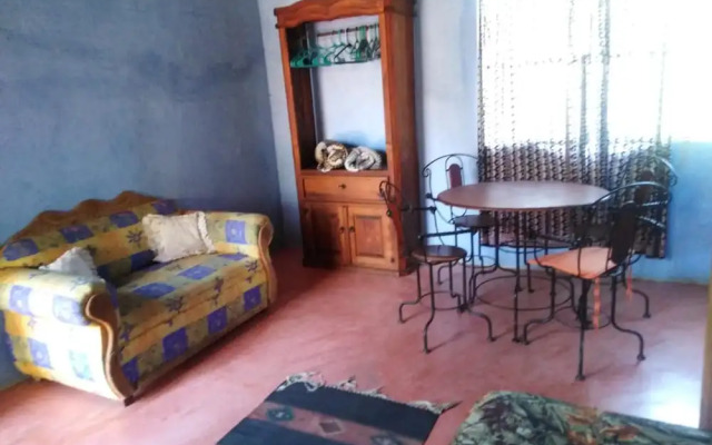 Bohemian Rustic 2-floor Suite, Walk to Plaza/beach