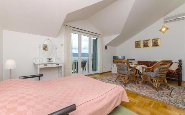 Apartments and rooms Mate1-near sea