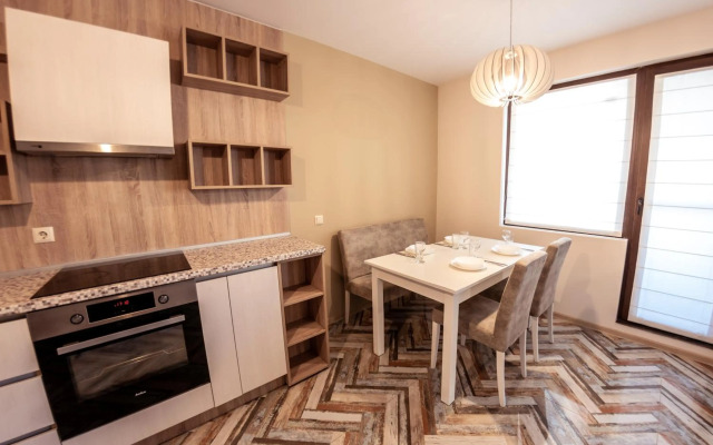 Bright 1BDR Apartment with a Balcony