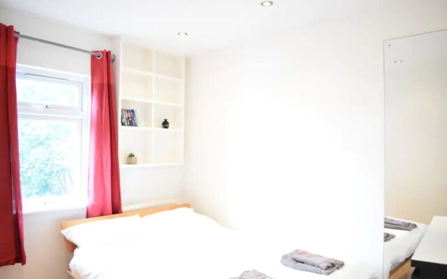 Spacious 2 Bedroom Apartment in Trendy Dalston