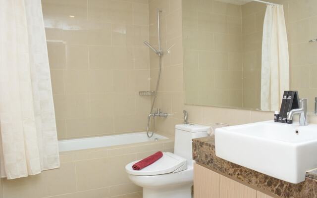 Homey And Cozy Stay 2Br At Casa Grande Apartment