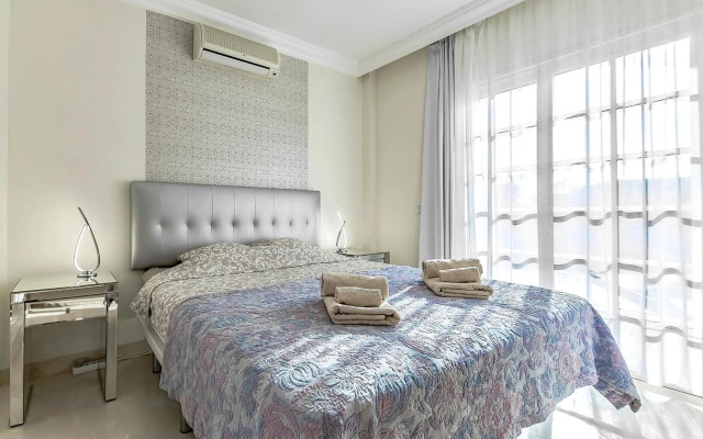 Apartment in area Del Duque with spacious terrace