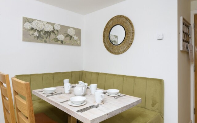 The Beach House & Porth  Sands Apartments