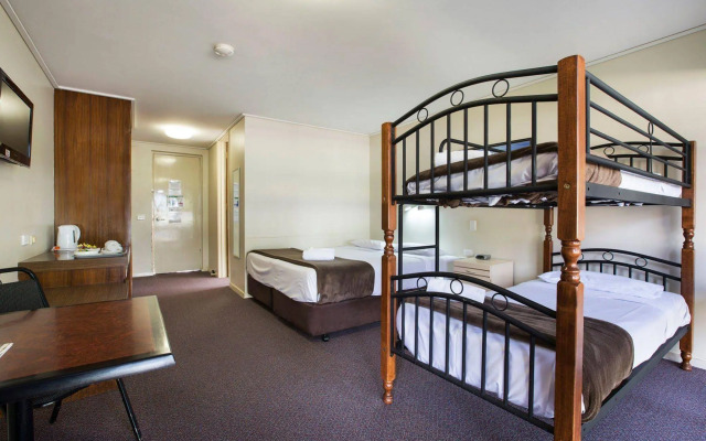 Nightcap at Gateway Hotel