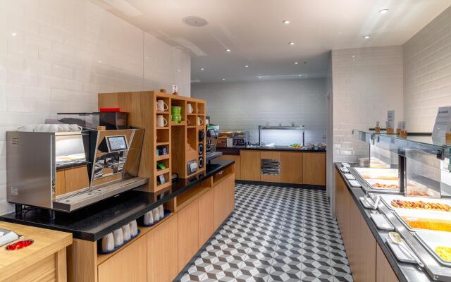 Holiday Inn Express London Heathrow T4 by IHG