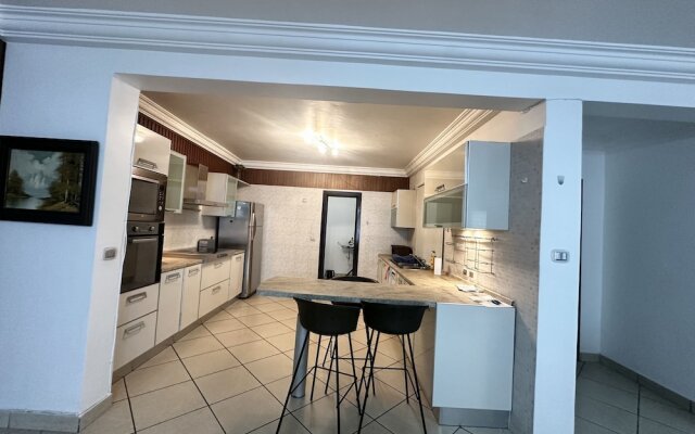 Chic and stylish 3 bedroom apartment