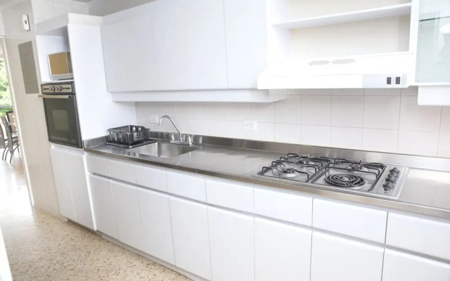 Saint Geny By Nomad Guru