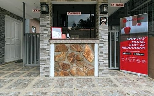 RedDoorz Premium at Trece Indang Road