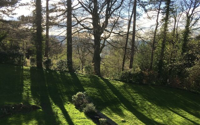 Otley Chevin B&B With Dining