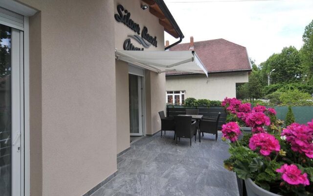 Silver Beach Apartments