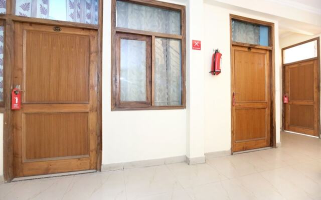 OYO 10463 Hotel Paras