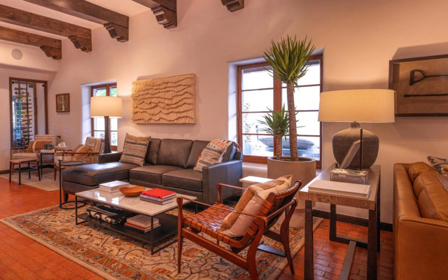 Piñon Court By La Fonda