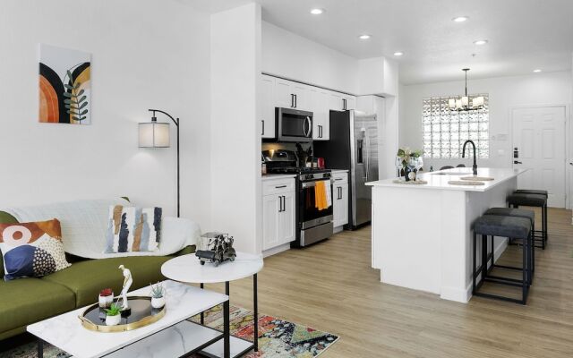 TWO Glendale CozySuites with Pool 2 & 9